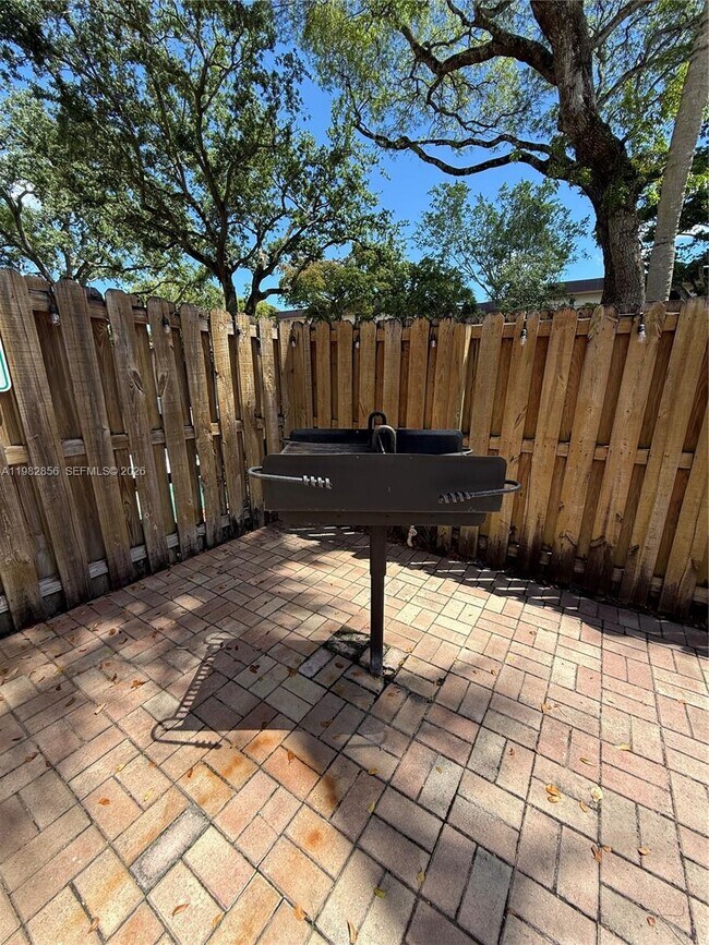 Building Photo - 6800 Cypress Rd