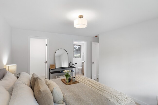 Building Photo - Fully Remodeled 4BR Rambler in Private Federal Way Community