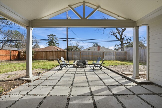 Building Photo - 10411 Londonderry Dr