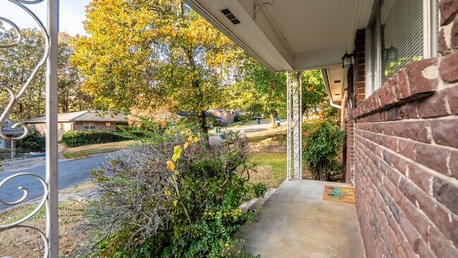 Building Photo - Midtown 3BR Near UAMS w/ Hardwoods, W/D, & Fenced Yard