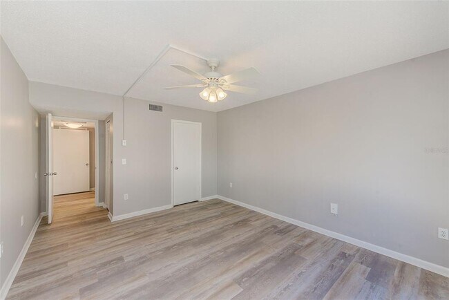 Building Photo - 10280 Imperial Point Dr W