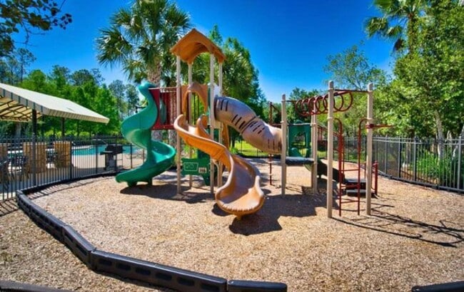 Building Photo - ***SPECIAL - TWO WEEKS FREE*** Spacious 3-...