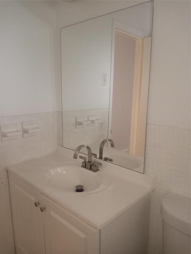 Building Photo - 4770 NW 10th Ct