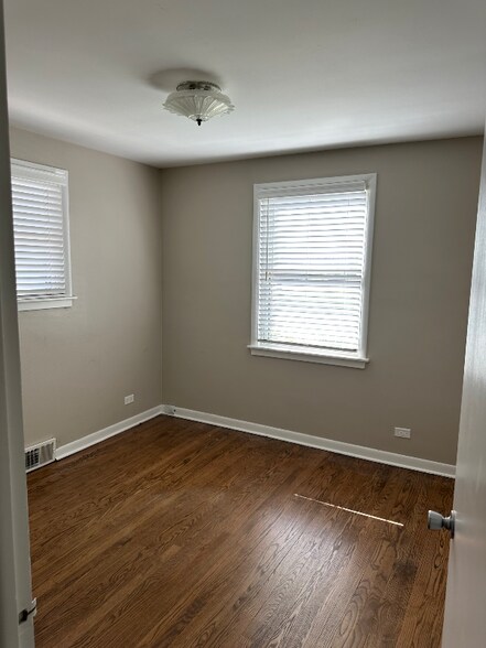 Building Photo - 953 Burton Ave