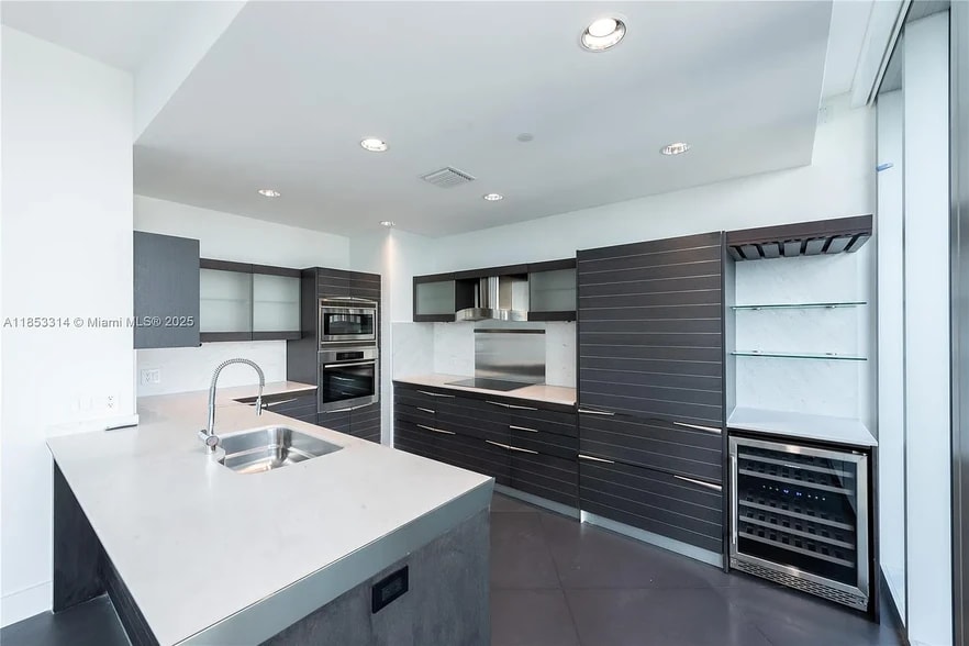 Building Photo - 200 Biscayne Boulevard Way