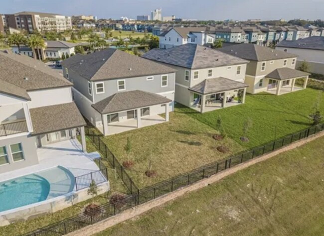 Building Photo - Stunning 5-Bedroom Executive Home with Lak...