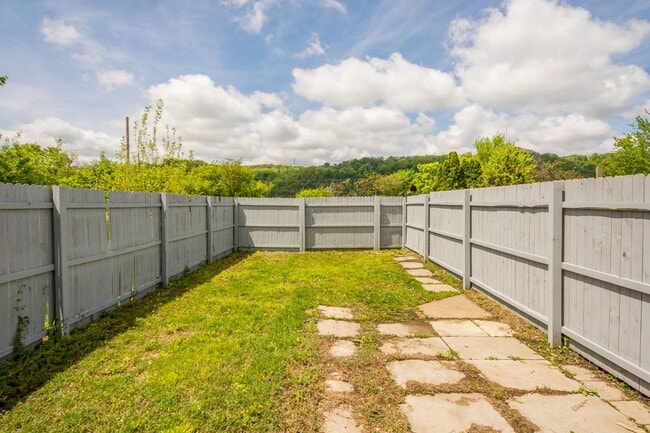 Building Photo - Stunning 2 bedroom home in Ambridge availa...