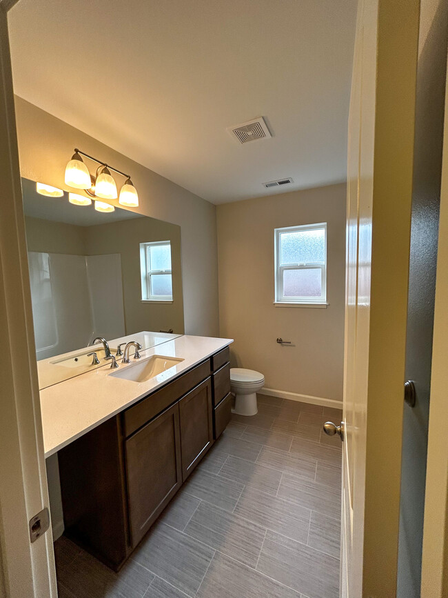 Building Photo - 9291 Candytuft Dr SE