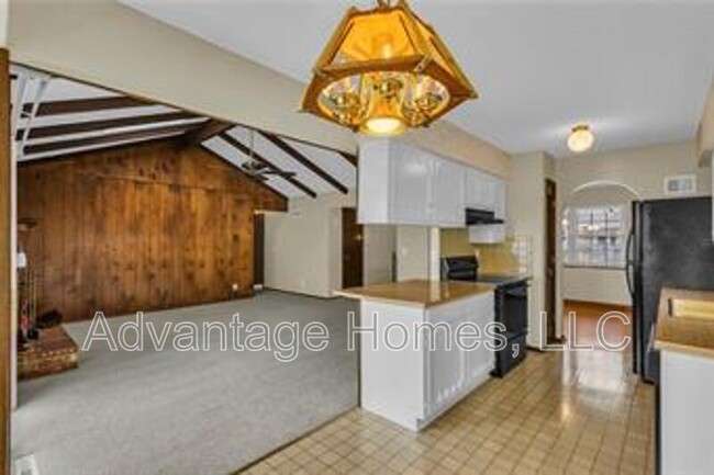 Building Photo - 15908 W Brougham Ct