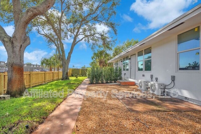 Building Photo - 4011 36th Ct