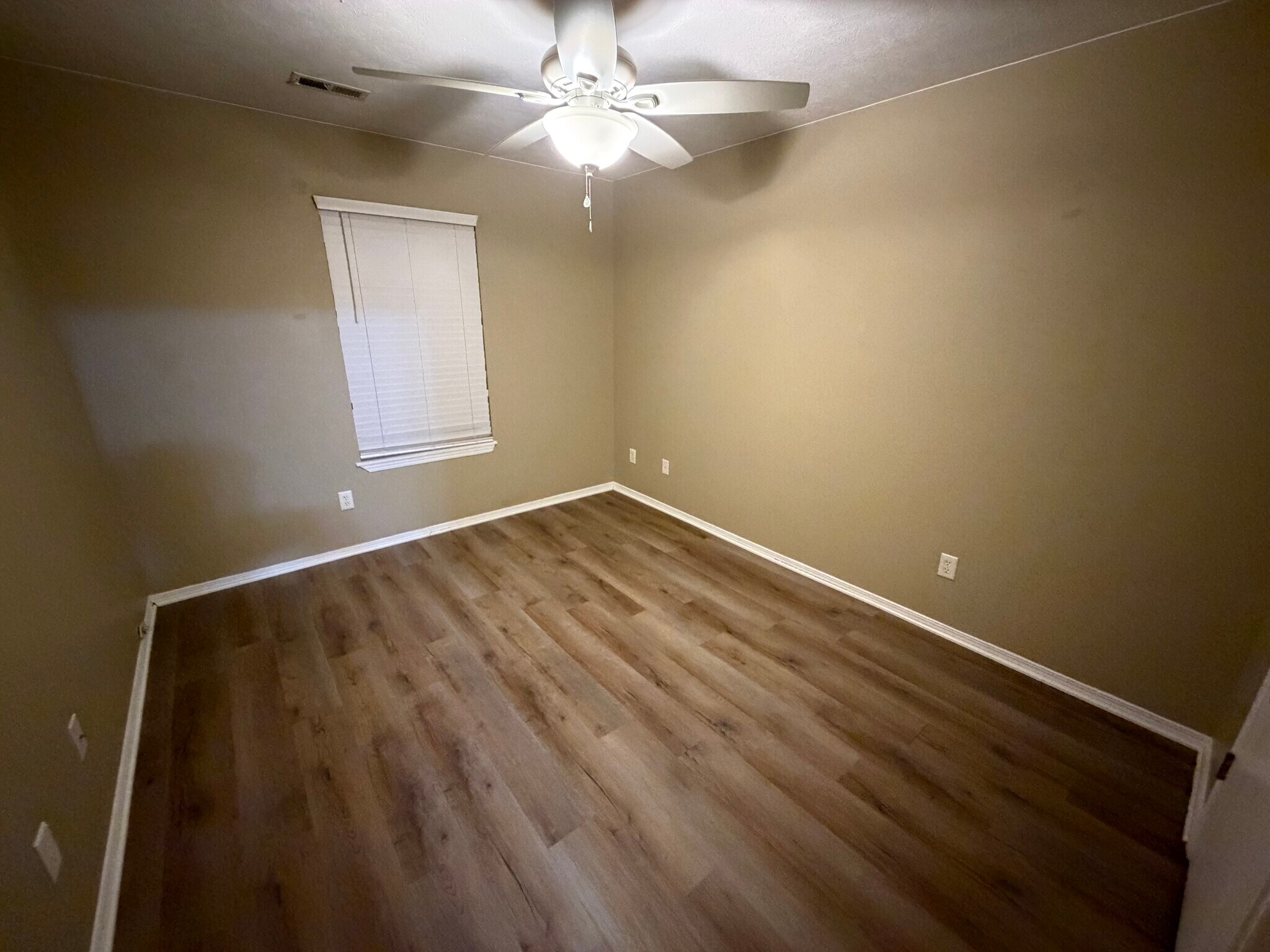 Building Photo - 4361 W La Siesta St