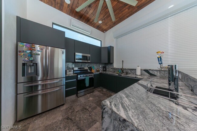 Building Photo - 4024 Chiquita Blvd S