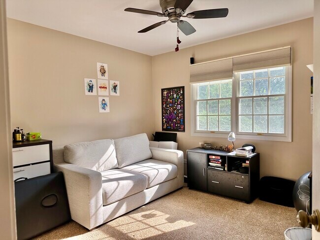 Building Photo - 8438 Chicory Ct