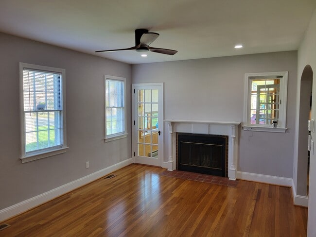 Building Photo - 126 Tred Avon Ave