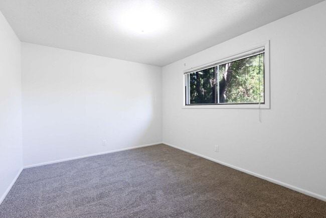 Building Photo - 3 Bed 2 Bath Home in Rexburg
