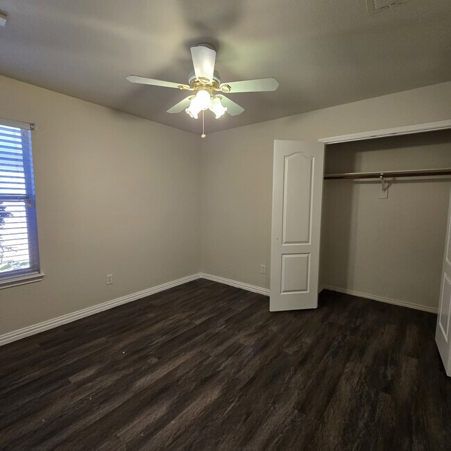 Building Photo - 10532 Braewood Dr