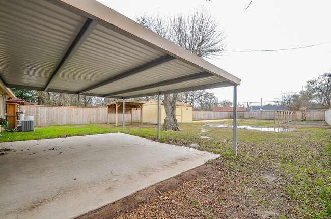 Building Photo - 142 Victoria Dr