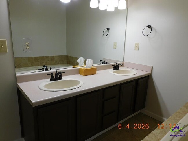 Building Photo - 112 Charleston Ct