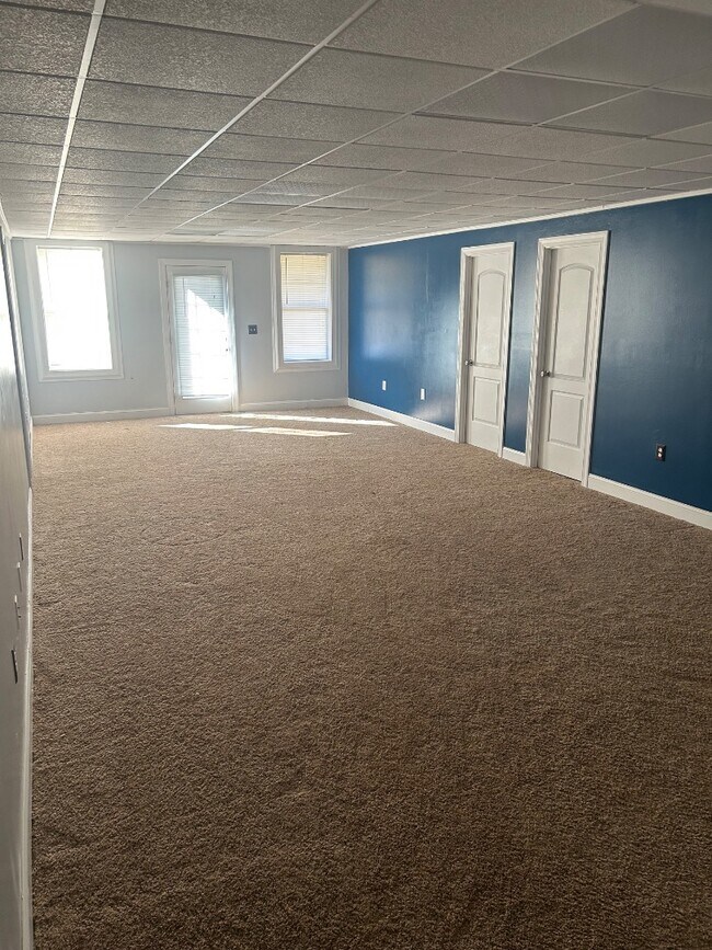 Building Photo - 1115 Helmsdale Dr