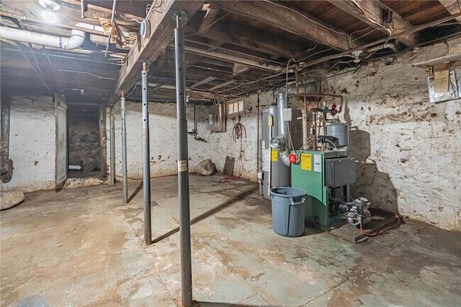 Building Photo - 1037 Seneca St