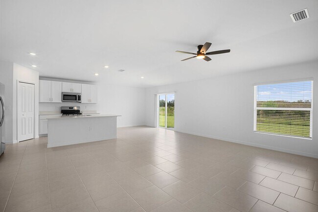 Building Photo - Brand New construction 4 bedrooms 2 bathrooms in North Fort Myers