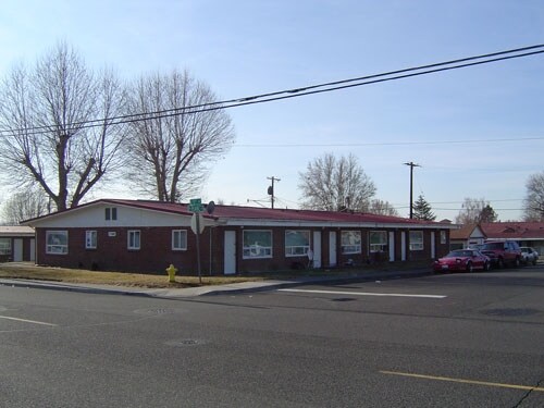 Primary Photo - Courtyard Apartments