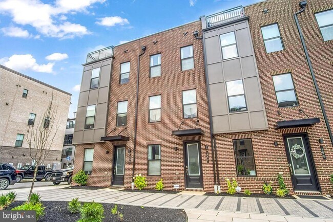 Building Photo - 157 Locke St