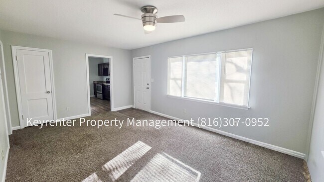 Building Photo - 3 Bed 1 Bath ready to rent!