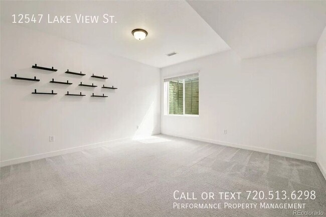 Building Photo - 12547 Lake View St