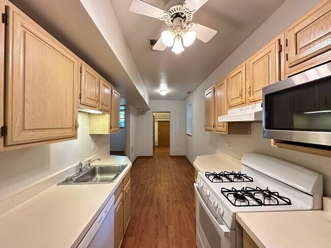 Building Photo - 3832 N Fremont St