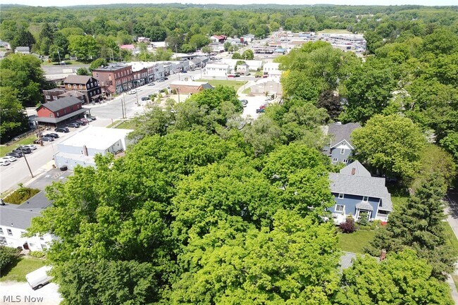 Building Photo - 8210 Maple Ave