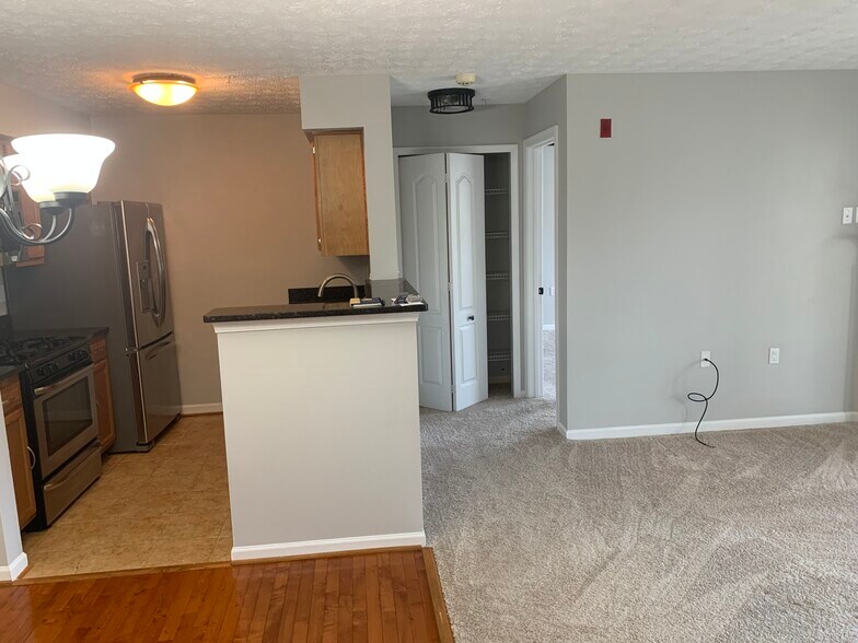 Building Photo - 8941 Town Center Cir