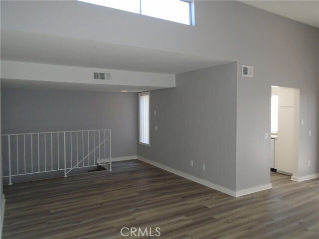 Building Photo - 9361 Shadowood Dr