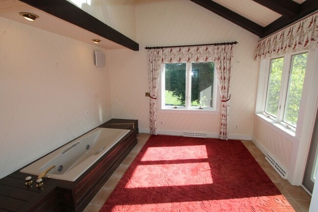 Building Photo - Incredible home on a private & secluded lot.