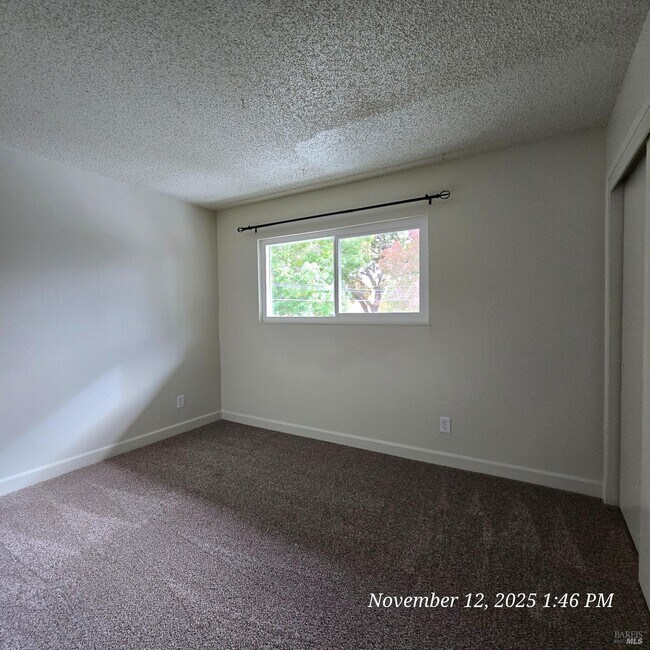 Building Photo - 807 Lovers Ln