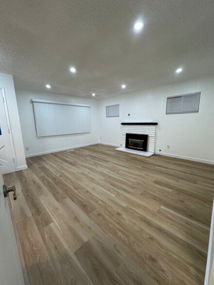 Building Photo - 11530 SW Lomita Ave