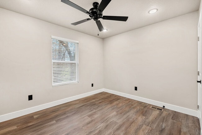 Building Photo - 3935 Wrights Ferry Rd