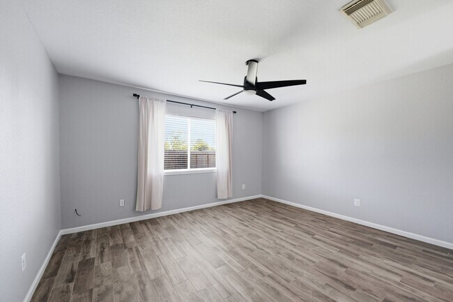 Building Photo - 1805 Whitebriar Dr