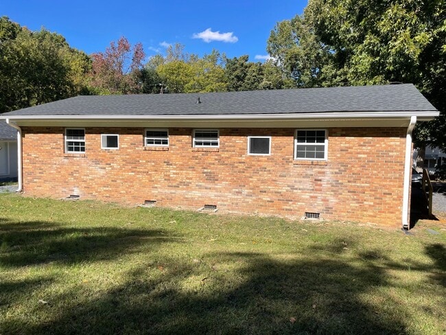 Building Photo - 1199