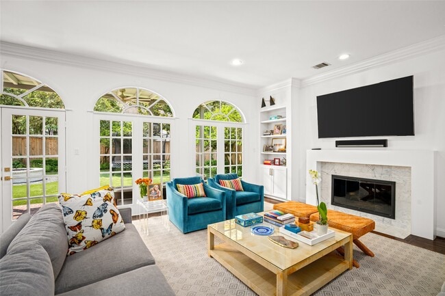 Building Photo - 5527 Briar Dr