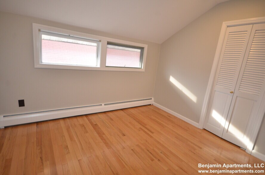 Building Photo - 20 Benton Rd