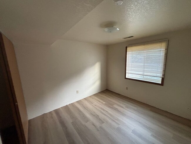 Building Photo - Wonderful Riverside Home in East Missoula