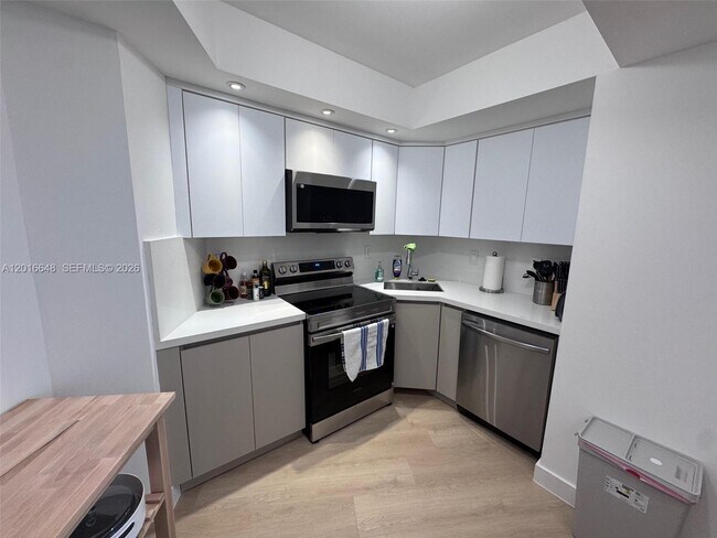 Building Photo - 3800 Galt Ocean Dr