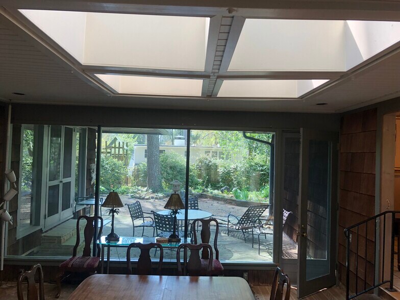 Building Photo - 796 Wesley Dr NW