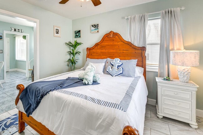 Building Photo - 340 78th Ave