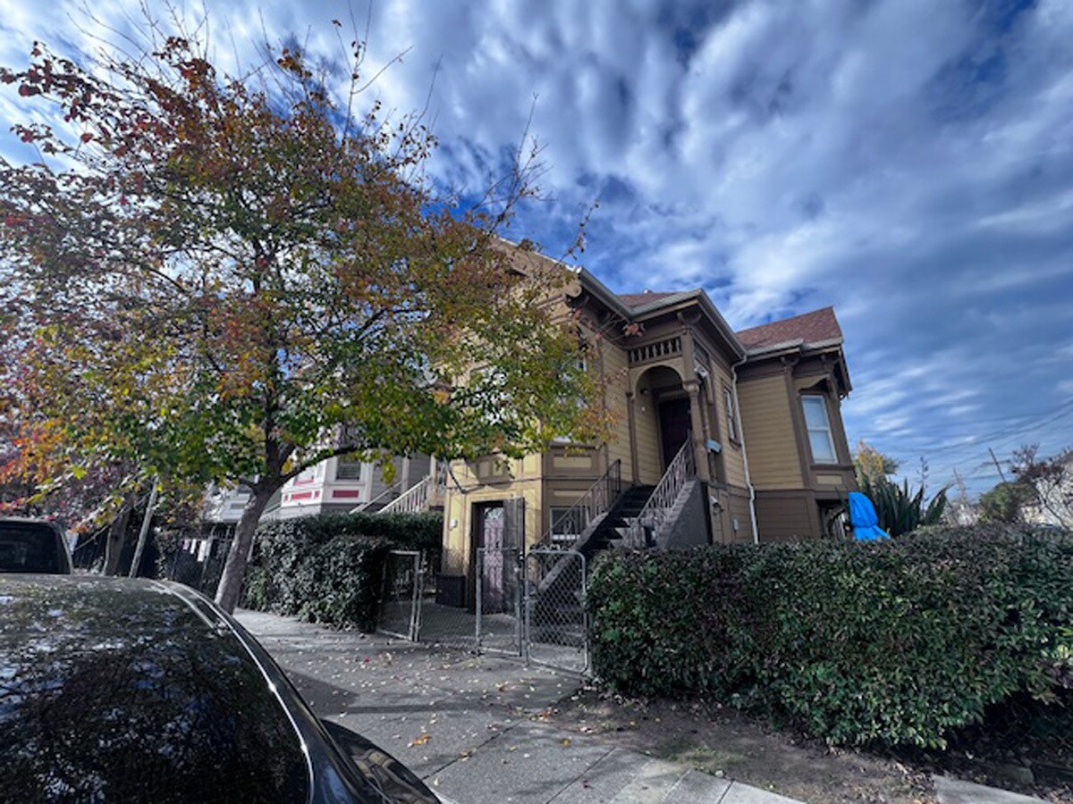 Building Photo - 731 Willow St