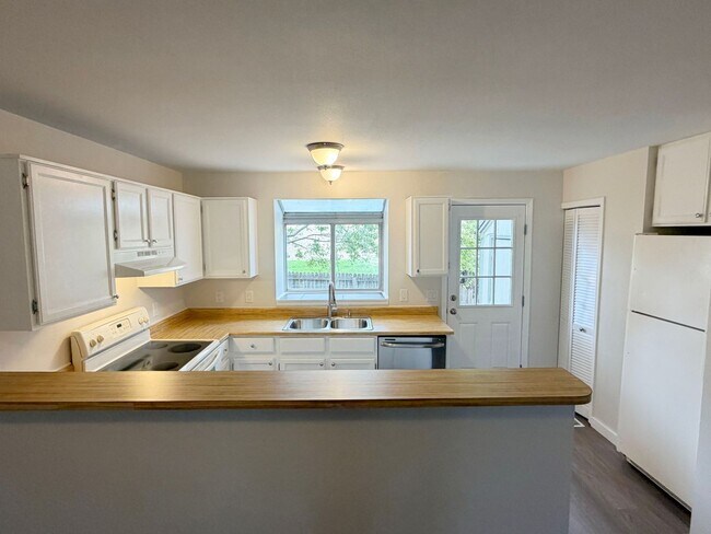 Building Photo - 3070 W 107th Pl