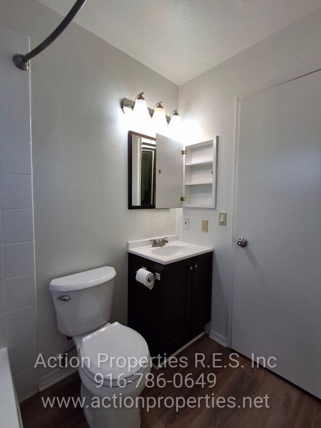 Building Photo - Antelope R.V. Parking, Single Story: Large Yard: RV Parking: 3 Bed, 2 Bath - Foothill Farms/Antelope