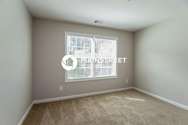 Building Photo - 4 Bedroom Pet-Friendly Home in Snellville, GA with Main Street Renewal