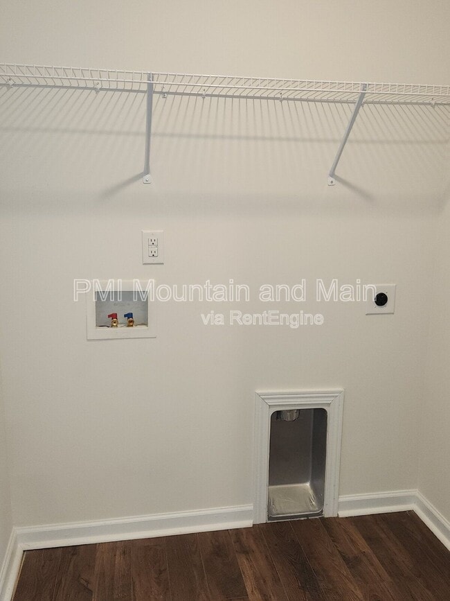 Building Photo - 16 Virginia Cmns Dr